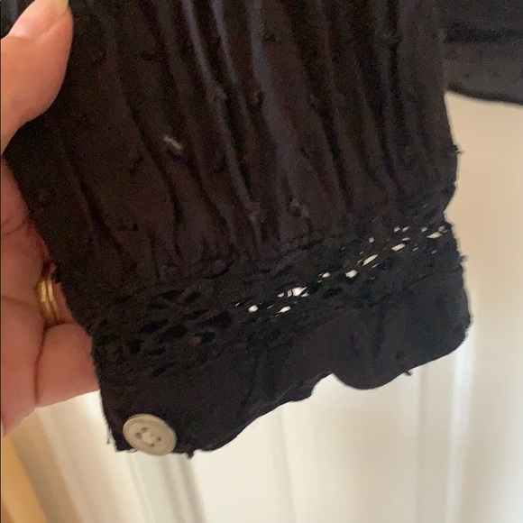 Lace detail button from blouse - Picture 7 of 7